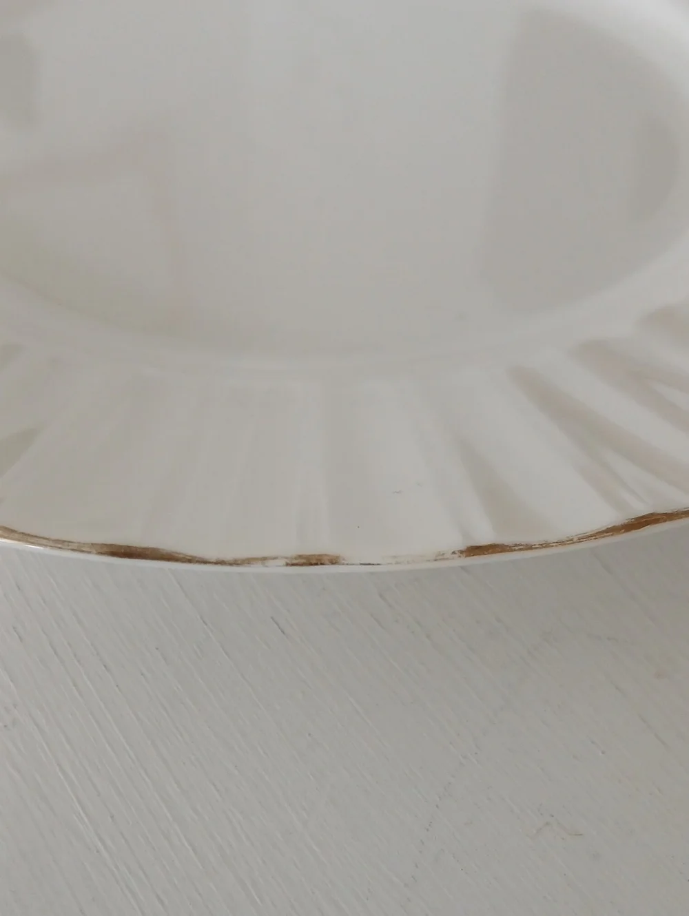 Mikasa Petite FLUTED GOLD Fine China L9811 Salad Plates 8.25